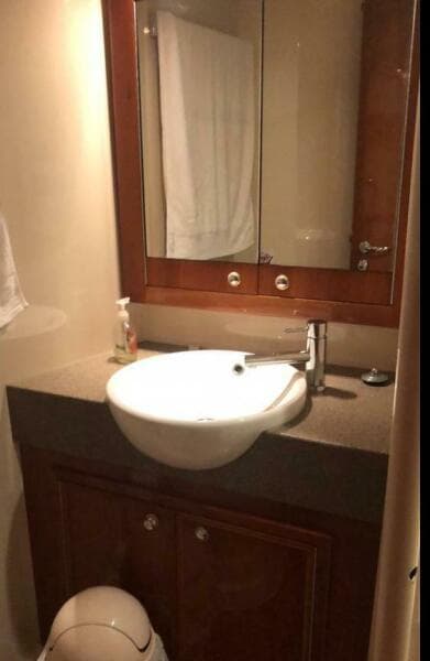 2009 Riviera 47 Enclosed Flybridge Series II