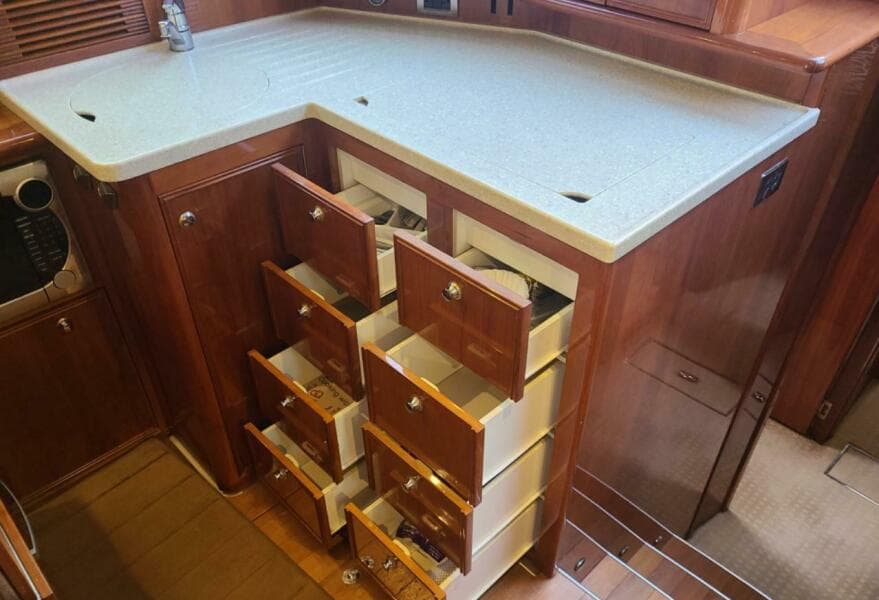 2009 Riviera 47 Enclosed Flybridge Series II