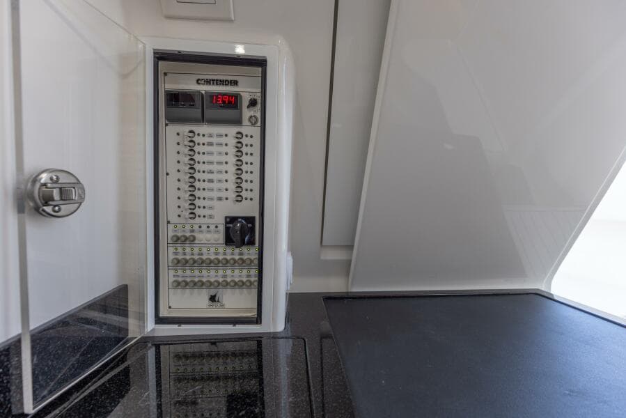 2021 Contender 39 FA