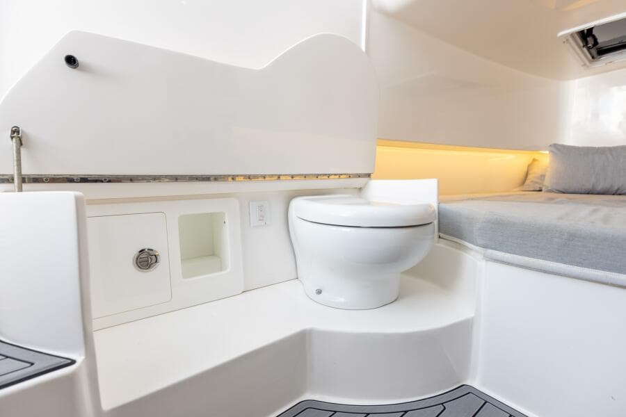 2021 Contender 39 FA