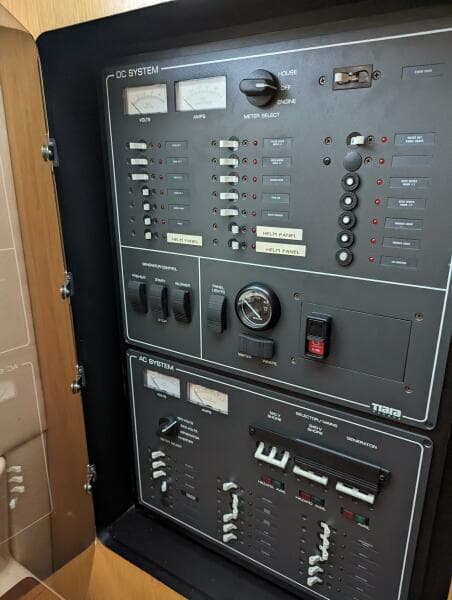 2003 Tiara Yachts 4000 Express