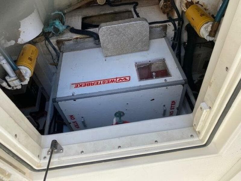 2000 Cabo 35 Express