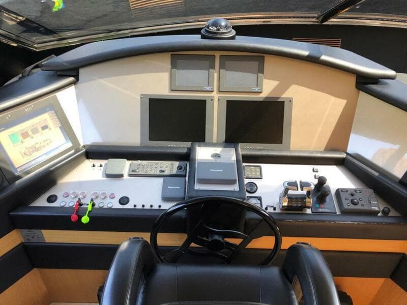 2008 Ferretti Yachts 830