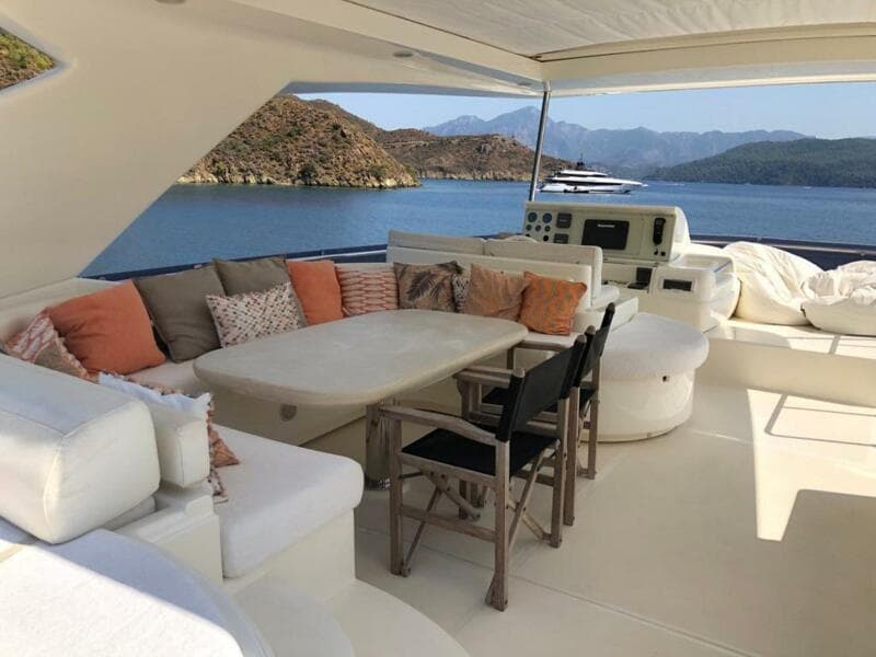 2008 Ferretti Yachts 830