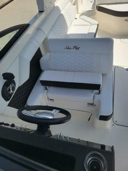 2019 Sea Ray SDX 270 Outboard