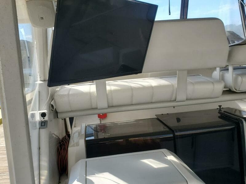 1996 Carver 355 - Photo 25