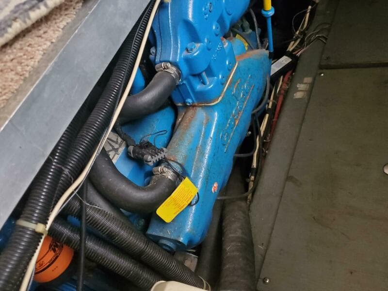 1996 Carver 355 - Photo 29