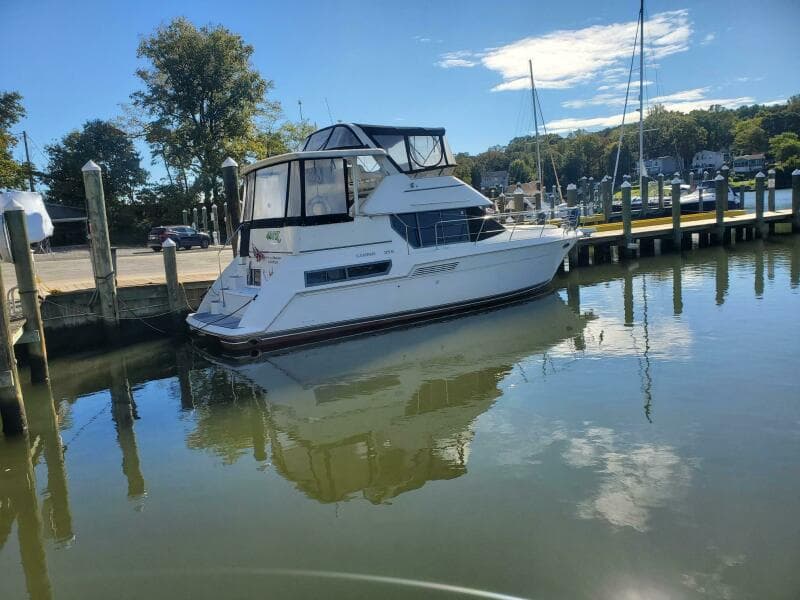 1996 Carver 355 - Photo 33
