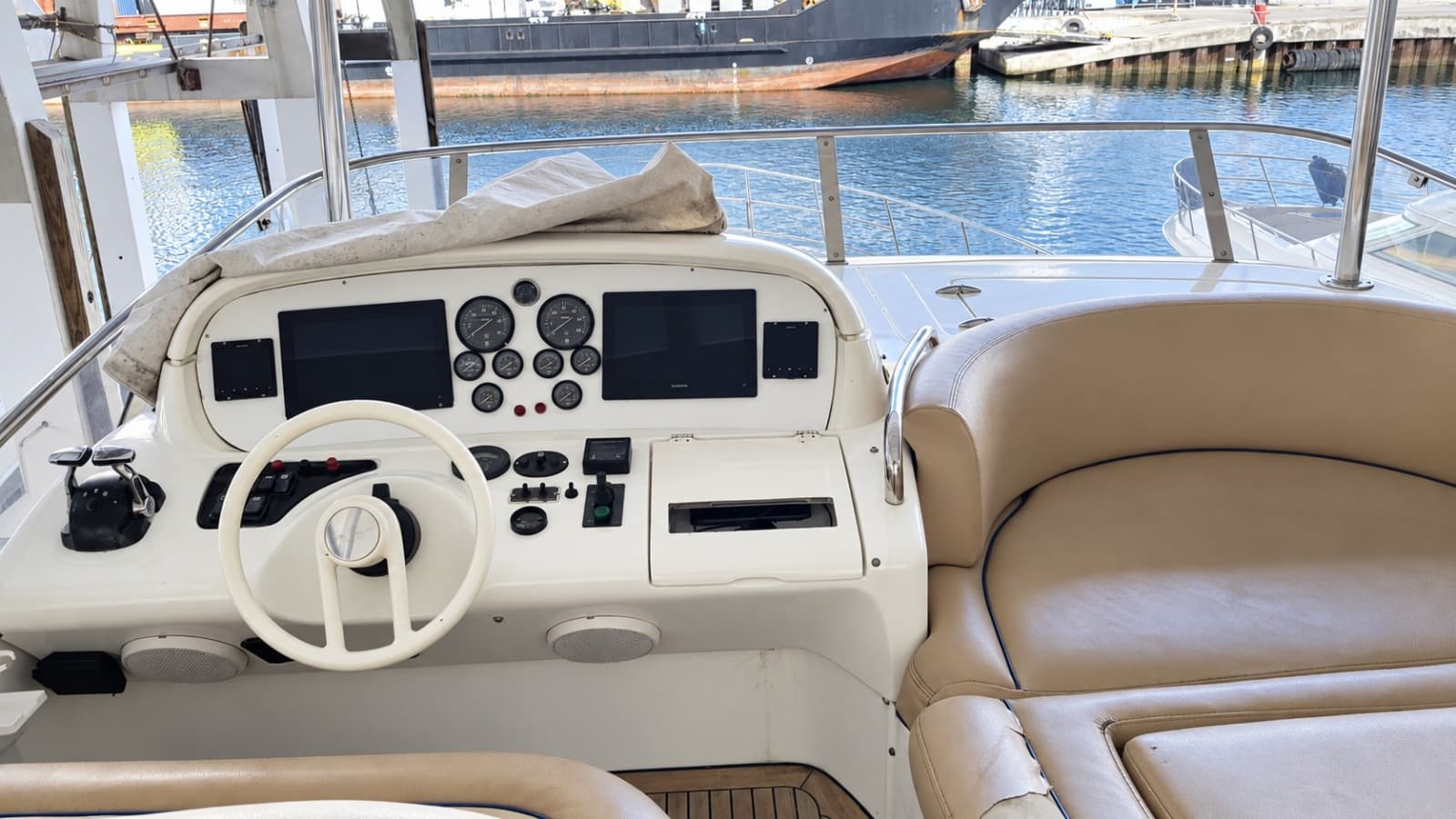 2004 Azimut 62 - Photo 25