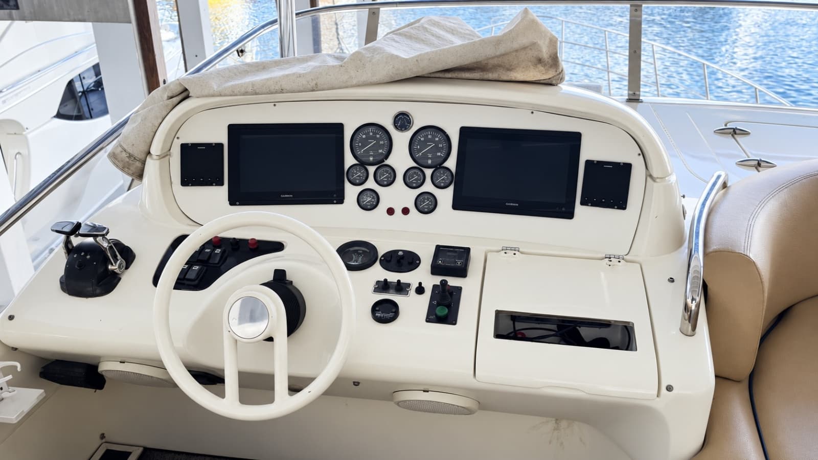 2004 Azimut 62 - Photo 24