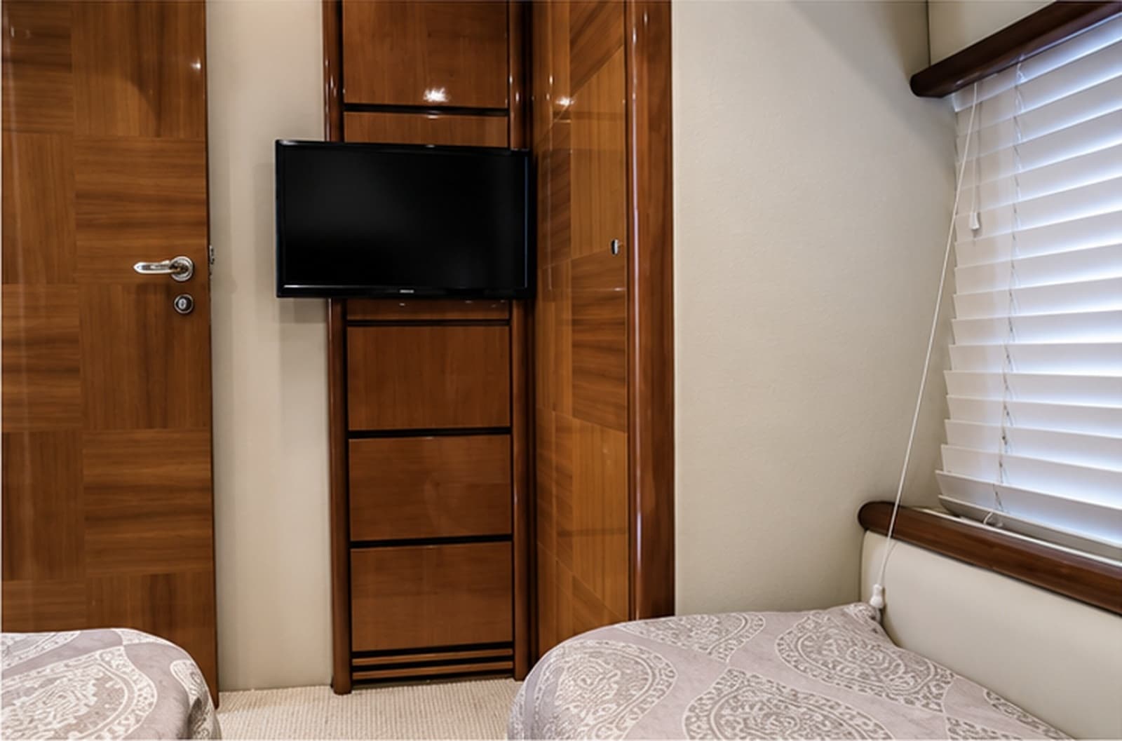 2004 Azimut 62 - Photo 21