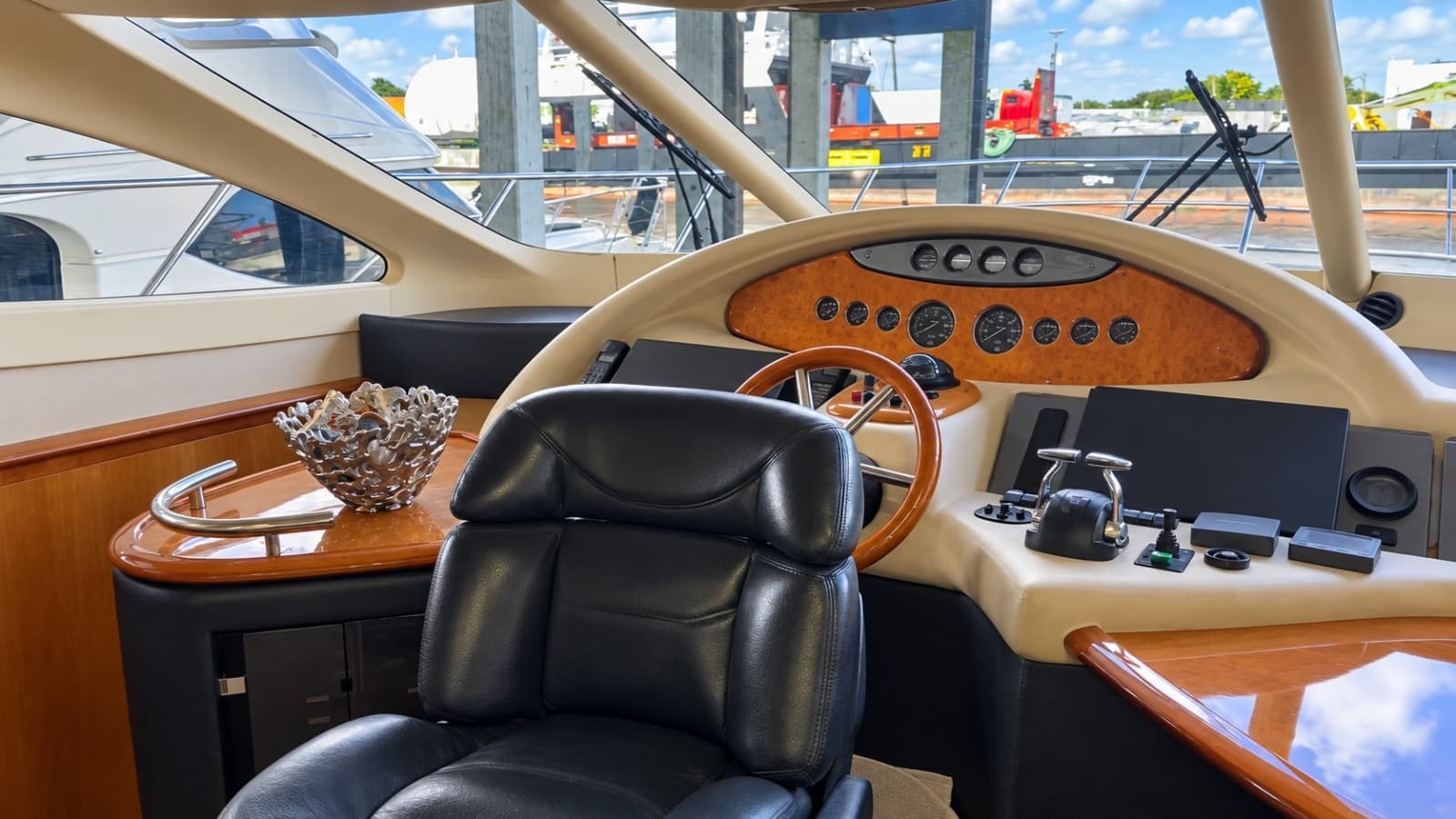 2004 Azimut 62 - Photo 36