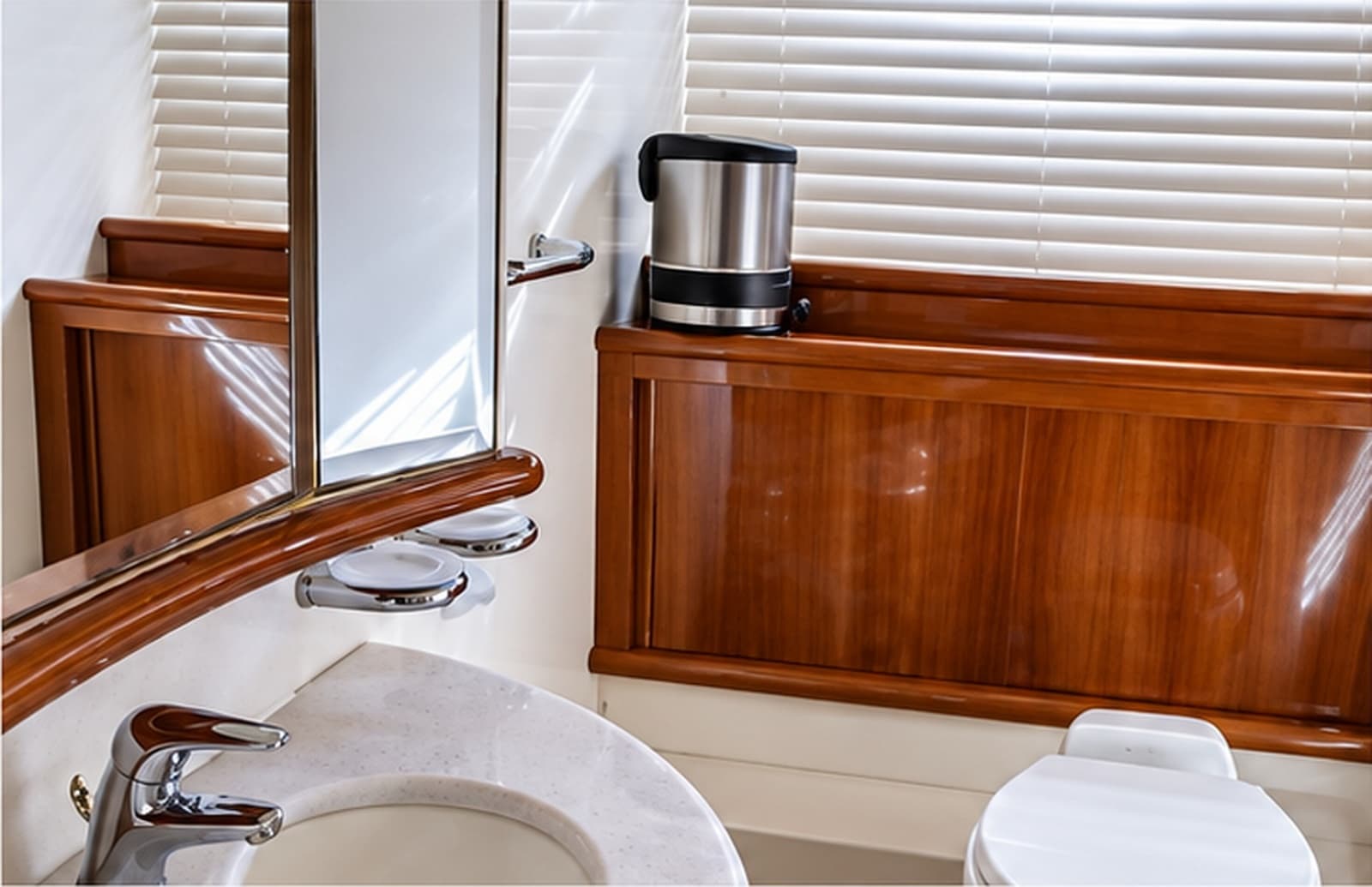 2004 Azimut 62 - Photo 11