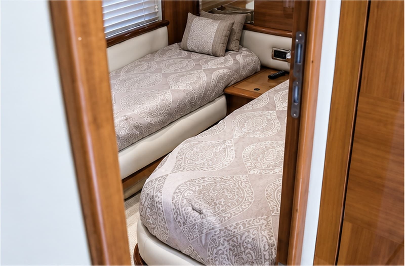2004 Azimut 62 - Photo 18
