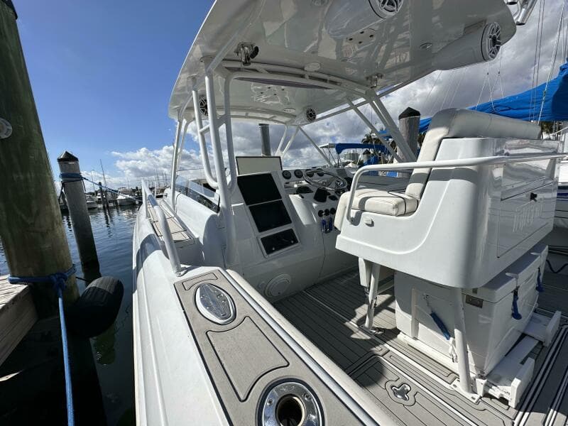 2002 Intrepid 377 Walkaround Cuddy