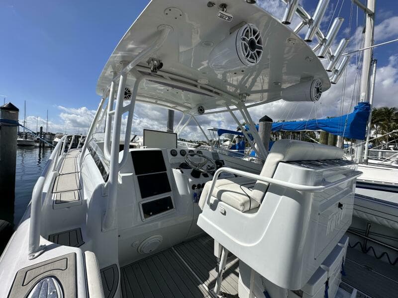 2002 Intrepid 377 Walkaround Cuddy