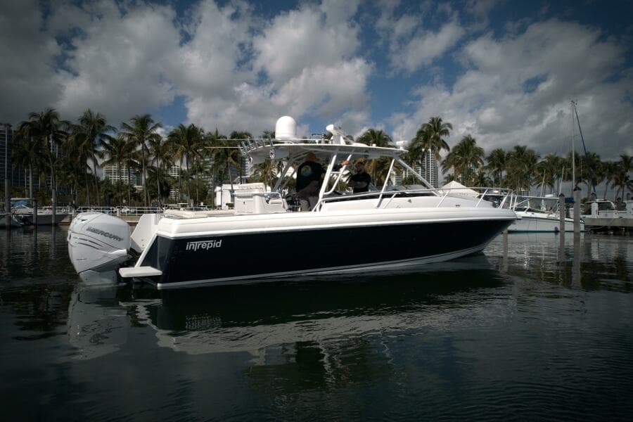 2002 Intrepid 377 Walkaround Cuddy