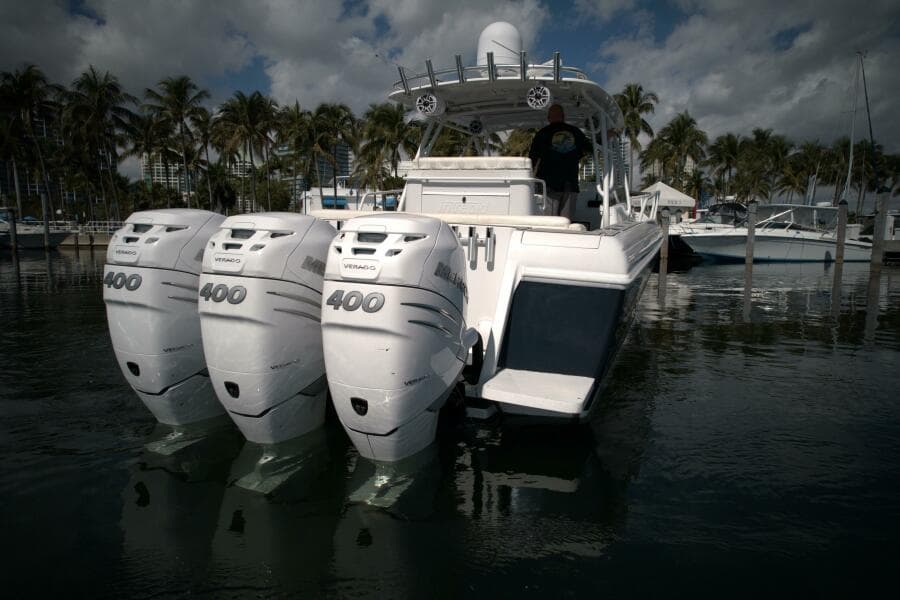 2002 Intrepid 377 Walkaround Cuddy