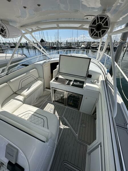 2002 Intrepid 377 Walkaround Cuddy