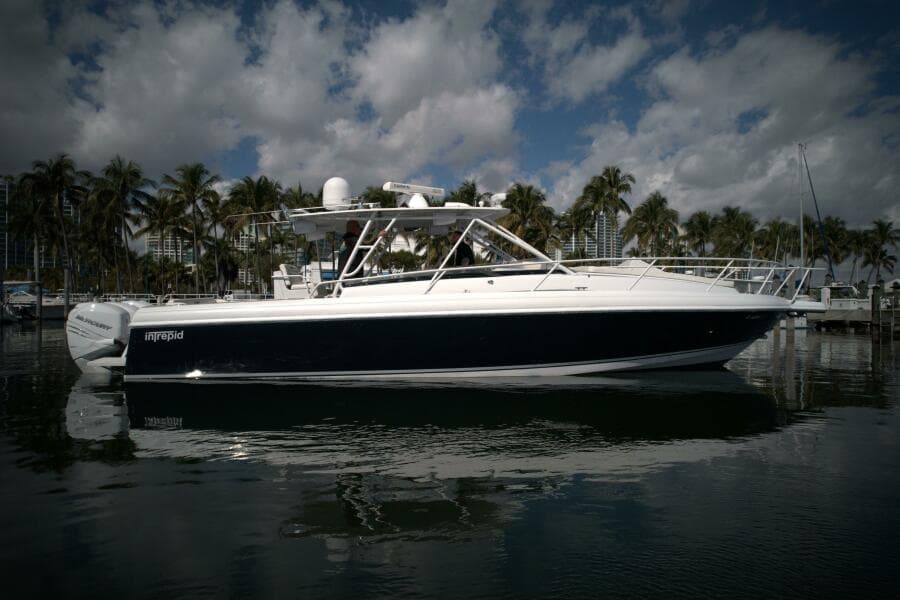 2002 Intrepid 377 Walkaround Cuddy