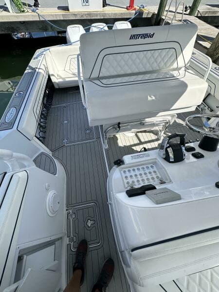 2002 Intrepid 377 Walkaround Cuddy