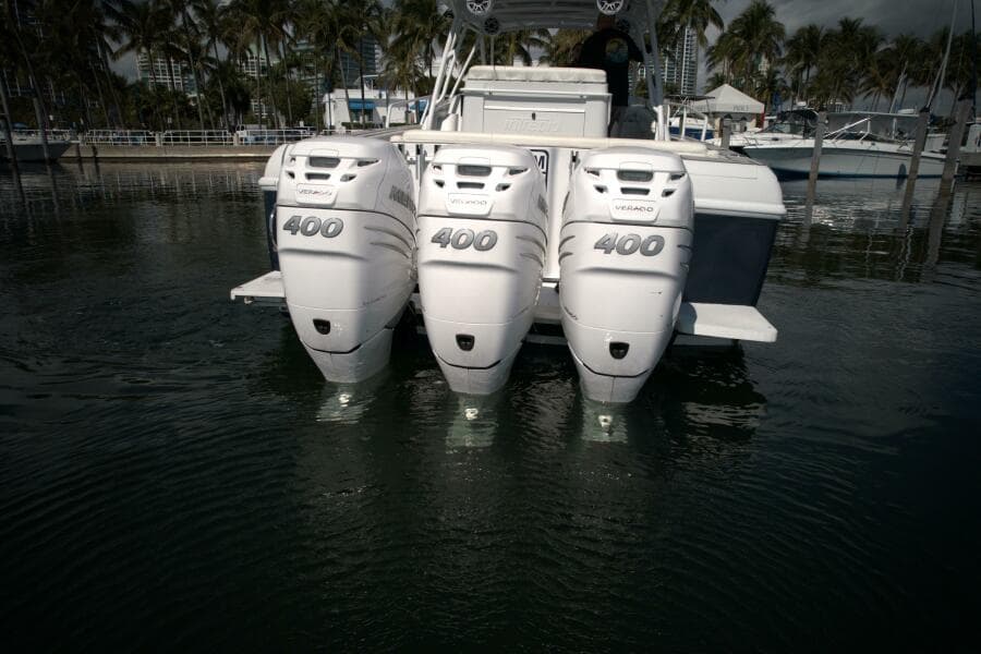 2002 Intrepid 377 Walkaround Cuddy