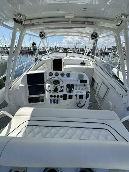 2002 Intrepid 377 Walkaround Cuddy