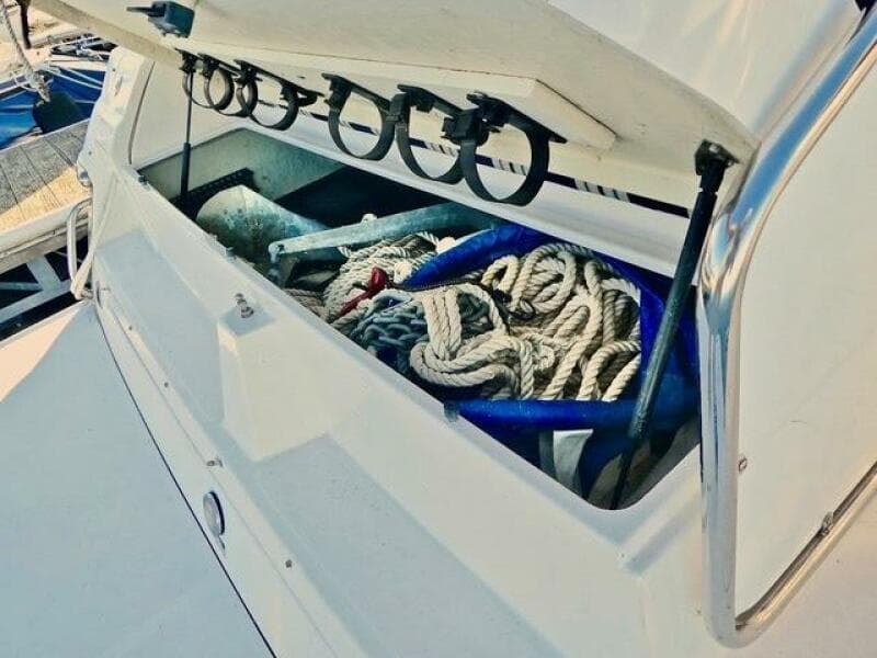 2005 Regal 3560 Commodore