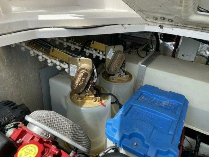 2005 Regal 3560 Commodore