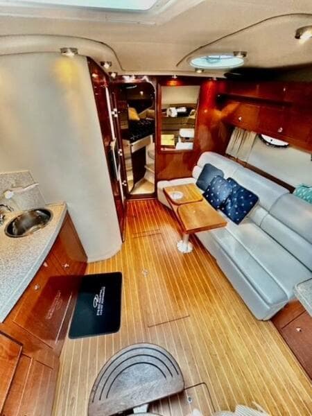 2005 Regal 3560 Commodore