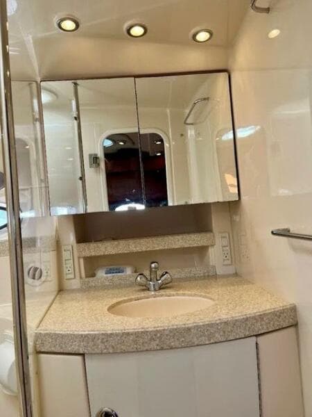 2005 Regal 3560 Commodore