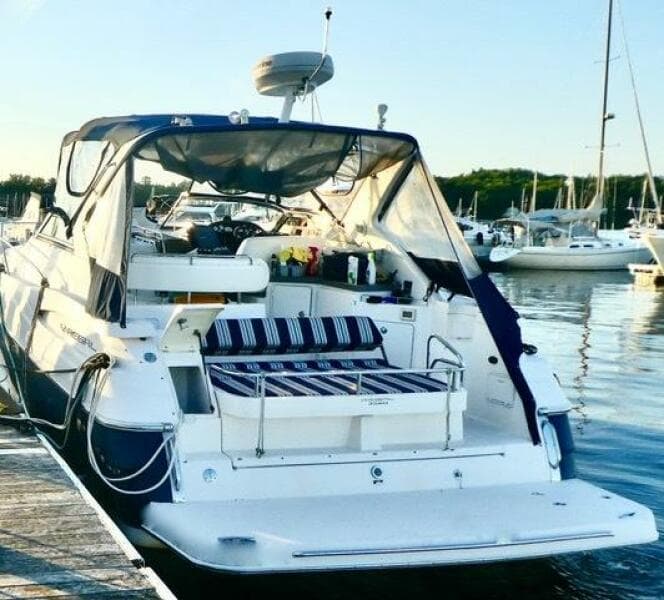 2005 Regal 3560 Commodore