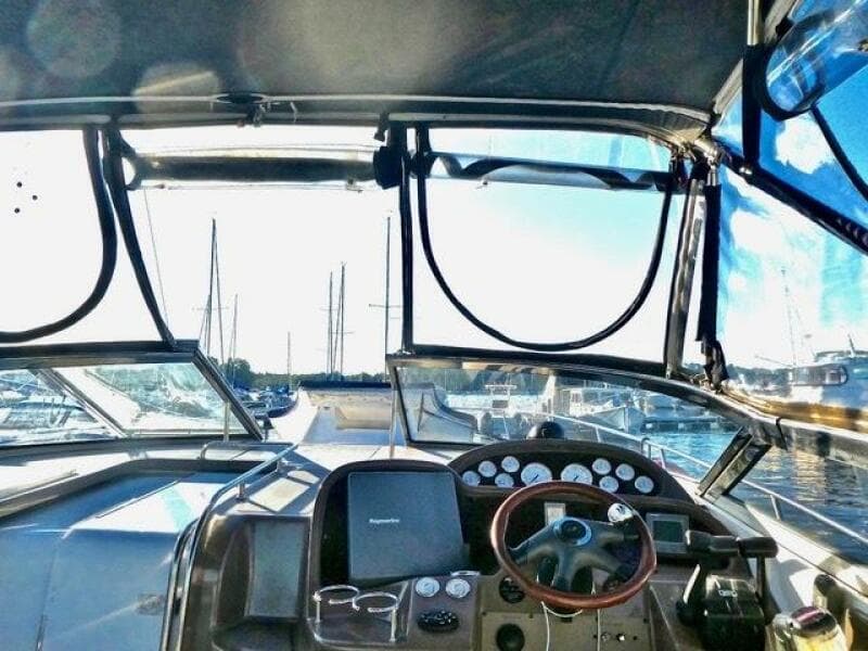 2005 Regal 3560 Commodore