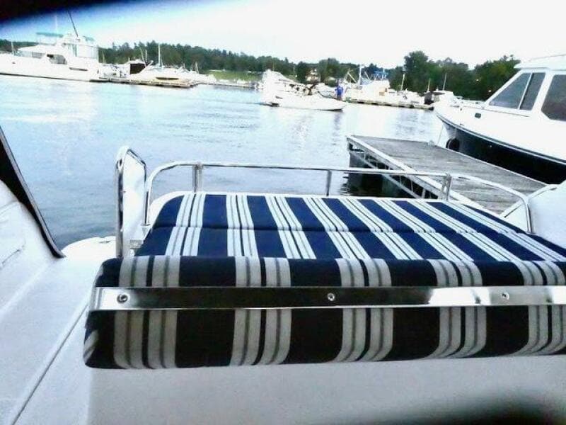 2005 Regal 3560 Commodore