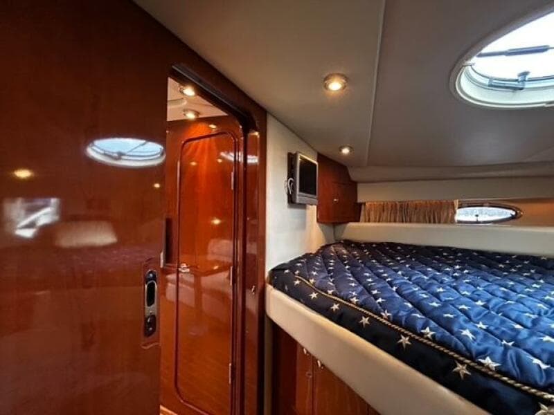 2005 Regal 3560 Commodore