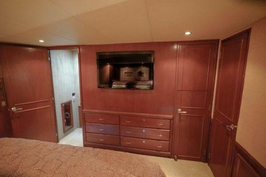 1997 Hatteras 90 - Photo 24