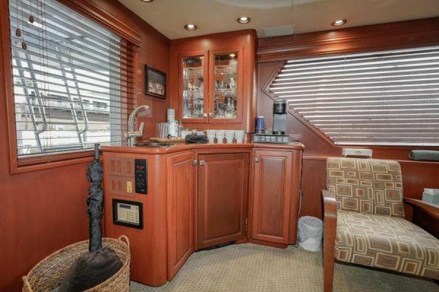 1997 Hatteras 90 - Photo 10
