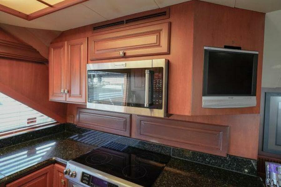 1997 Hatteras 90 - Photo 17