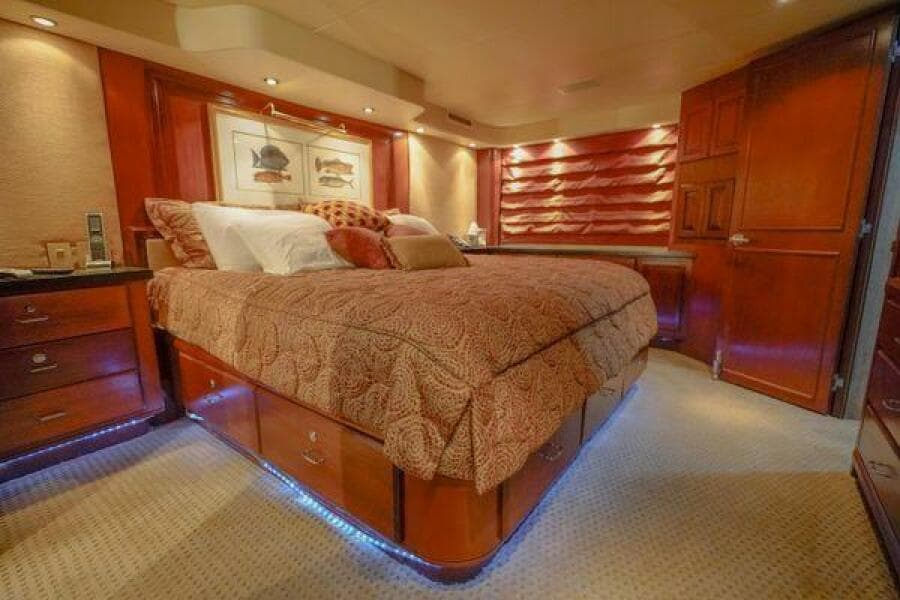 1997 Hatteras 90 - Photo 21