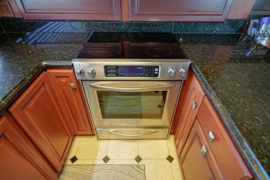 1997 Hatteras 90 - Photo 19
