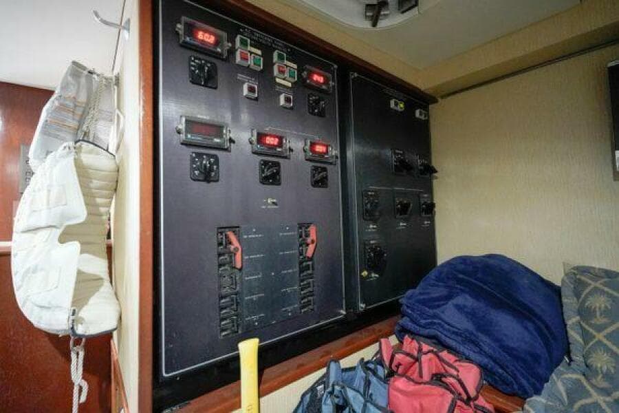 1997 Hatteras 90 - Photo 78