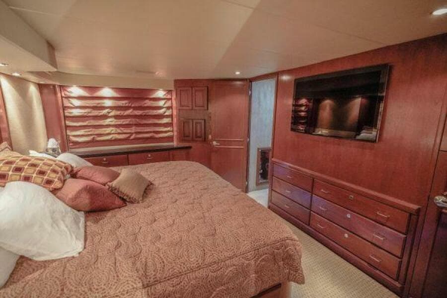 1997 Hatteras 90 - Photo 22