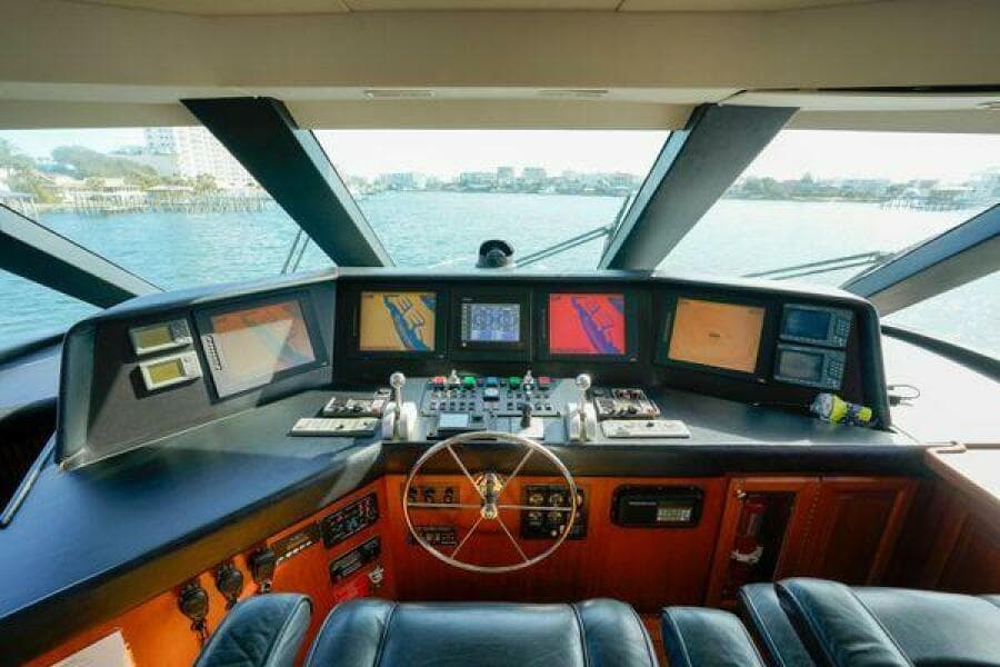 1997 Hatteras 90 - Photo 46