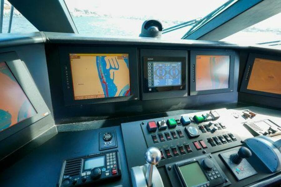 1997 Hatteras 90 - Photo 47