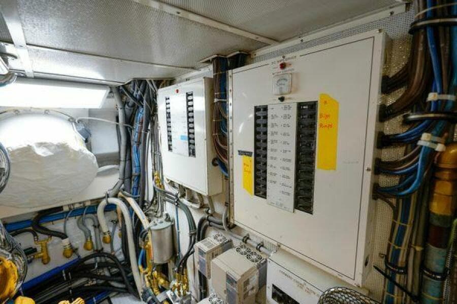1997 Hatteras 90 - Photo 69