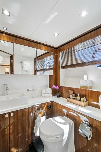 2017 Sunseeker 68 Sport Yacht