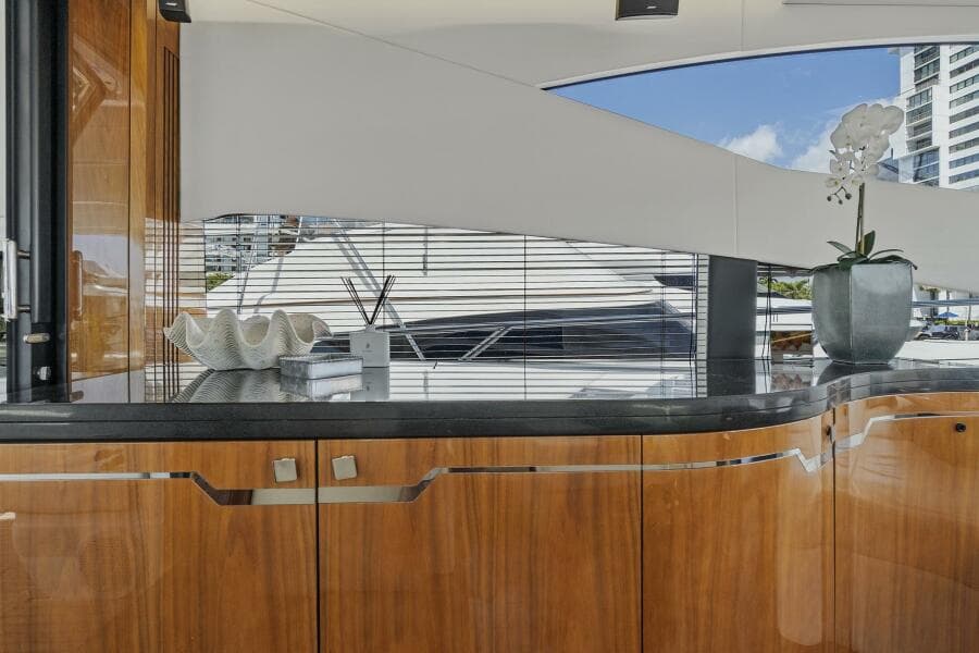 2017 Sunseeker 68 Sport Yacht