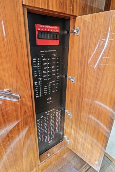 2017 Sunseeker 68 Sport Yacht