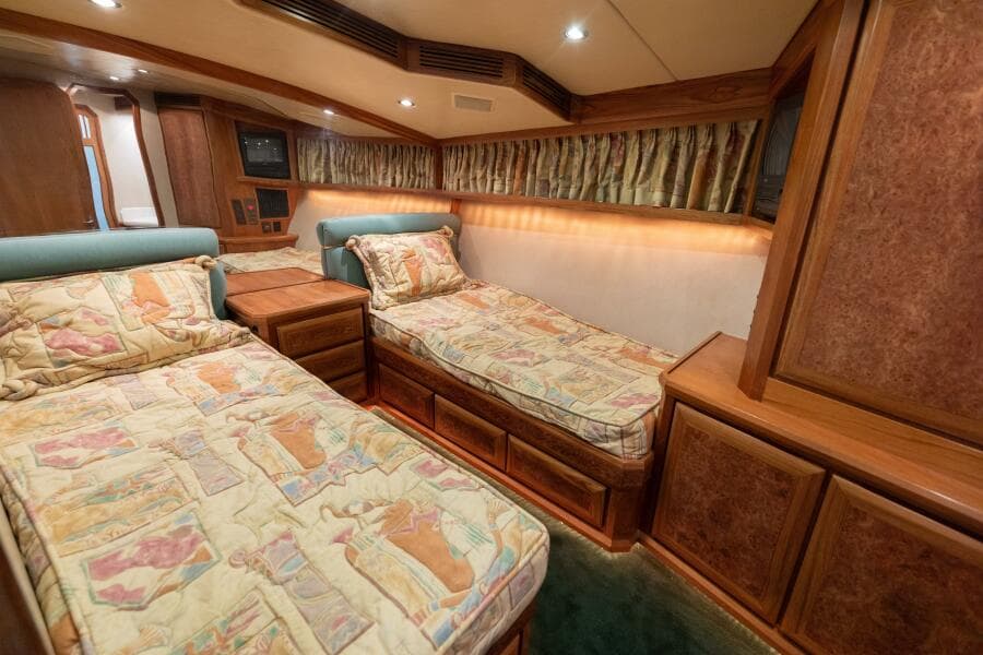 1998 Miller Marine 60 Convertible - Photo 12
