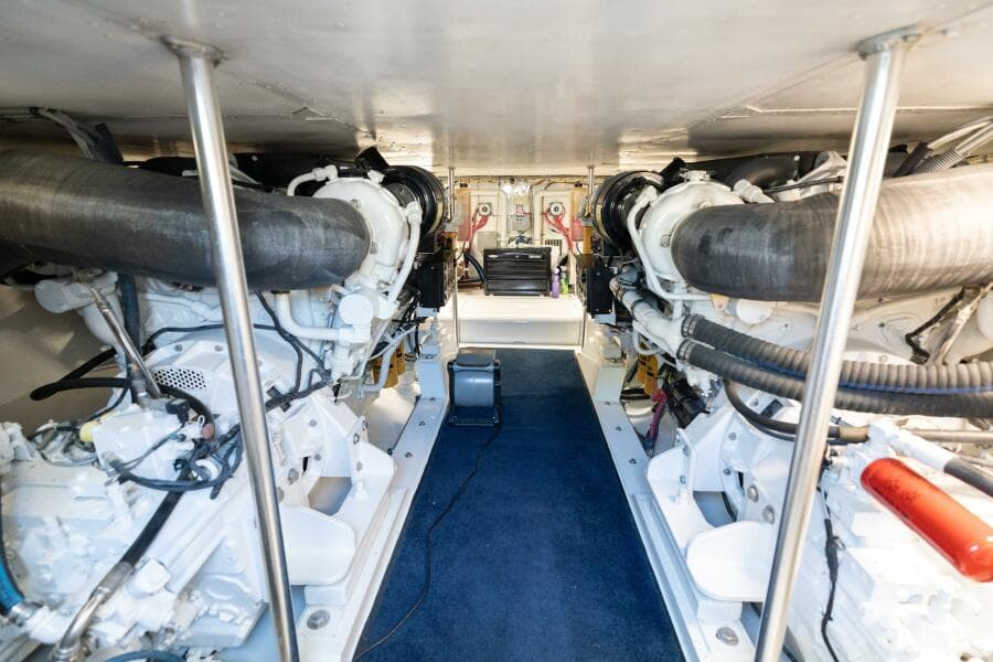 1998 Miller Marine 60 Convertible - Photo 38